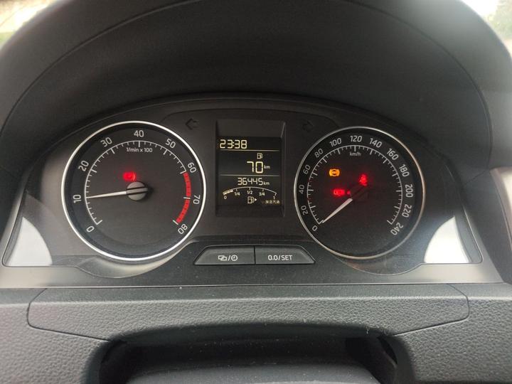 Rapid Spaceback 2016 Facelift 1.6L MT photo 8