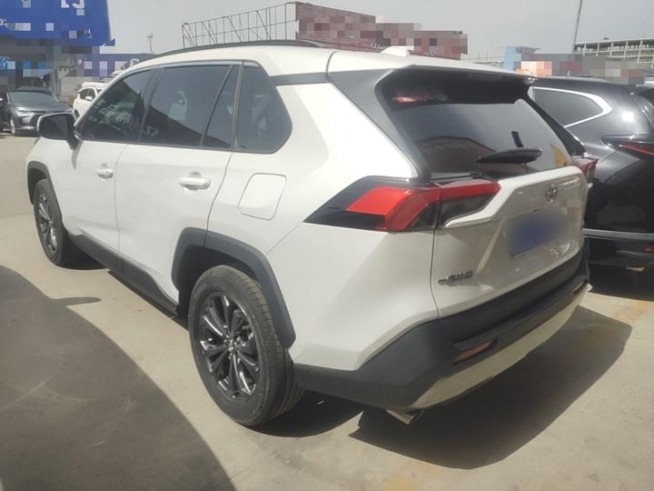 RAV4 2023 2.0L CVT RWD Plus photo 4