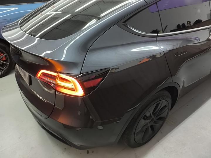 Model Y 2024 RWD photo 6