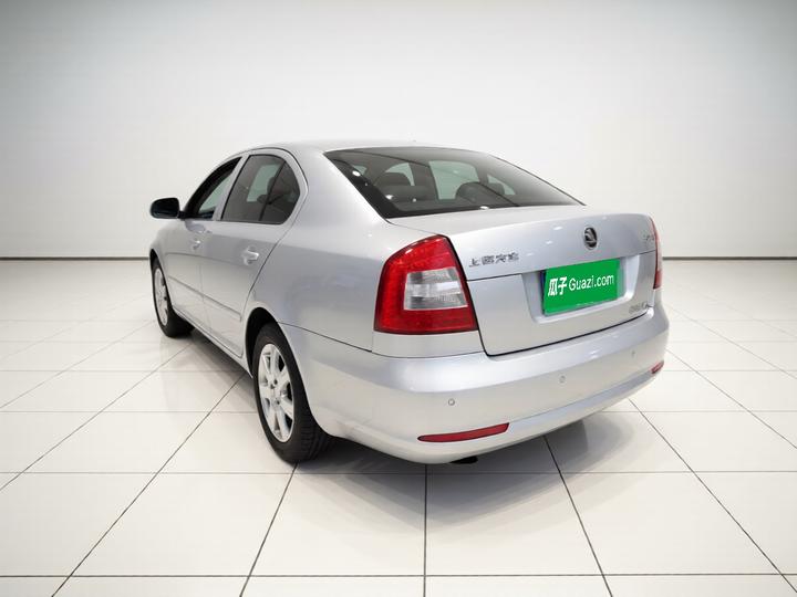 Octavia 2014 1.6L MT photo 4