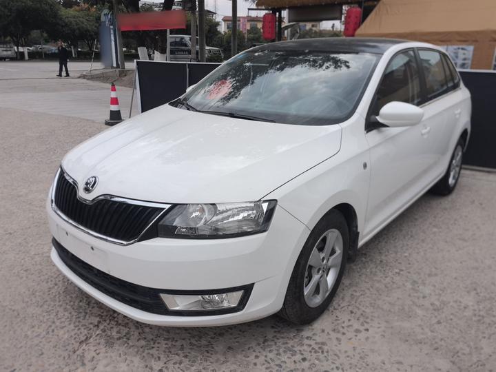 Rapid Spaceback 2016 1.6L MT