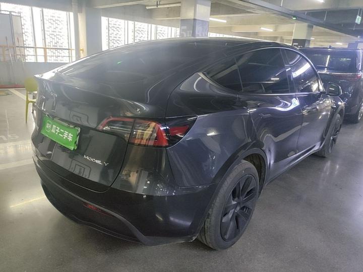 Model Y 2024 RWD photo 5