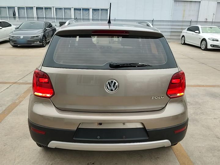 2016 1.4L Cross Polo AT photo 3