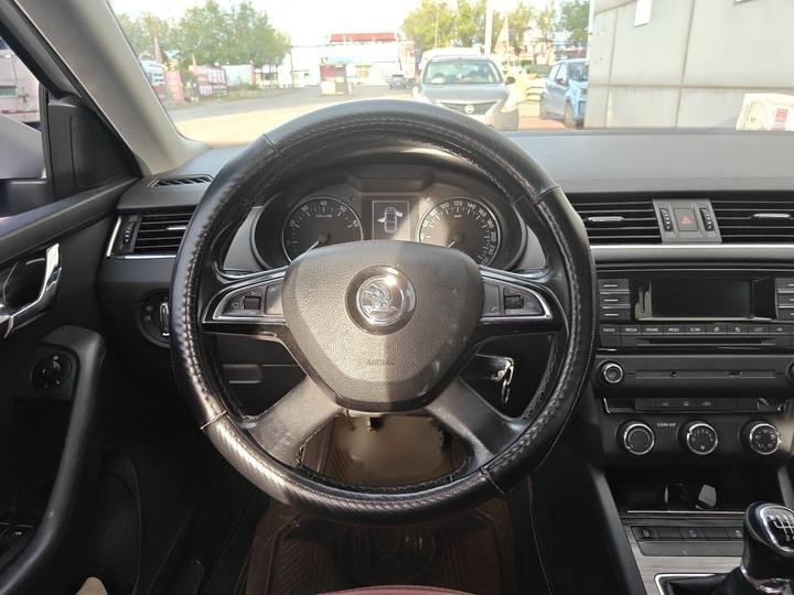 Octavia 2016 1.6L MT photo 3