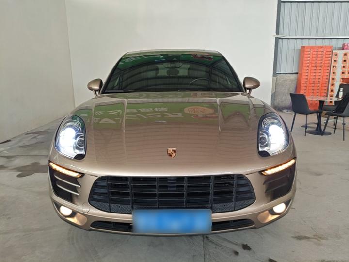 2017 Macan 2.0T photo 2
