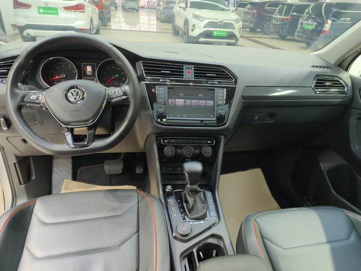 Tiguan L 2018 380TSI AT AWD Flagship photo 5