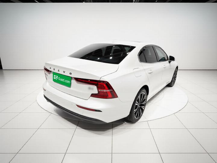 S60 2023 B4 Luxury photo 3