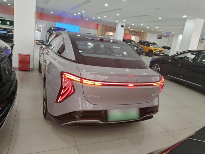 EH7 2025 640 AWD photo 3