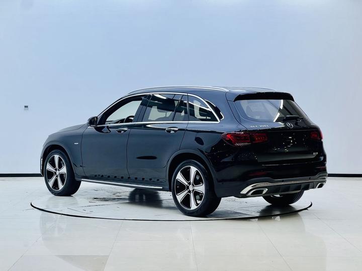 GLC 2022 GLC 300 L 4MATIC Dynamic Edition photo 4