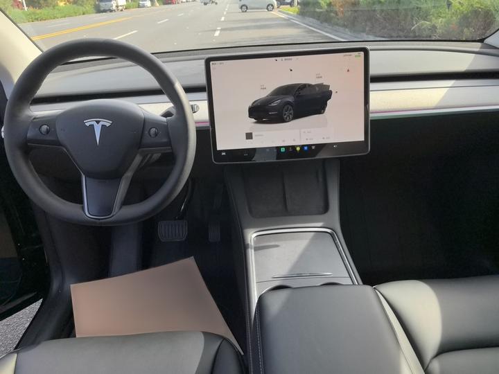 Model Y 2024 RWD photo 5