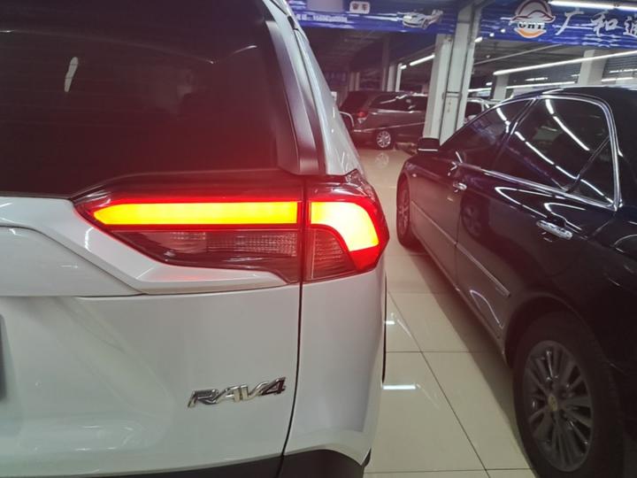 RAV4 2022 2.0L CVT RWD Plus photo 7
