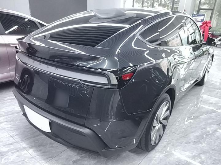 Model Y 2025 RWD photo 6