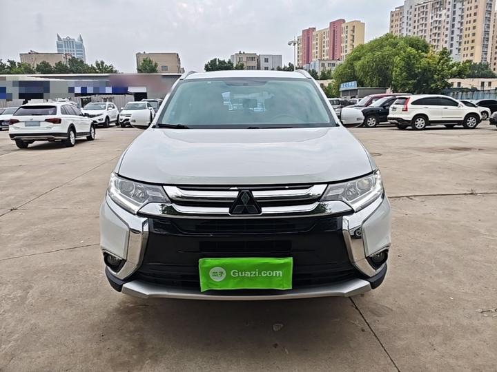 Outlander 2018 2.0L RWD Honor 5-Seater photo 2