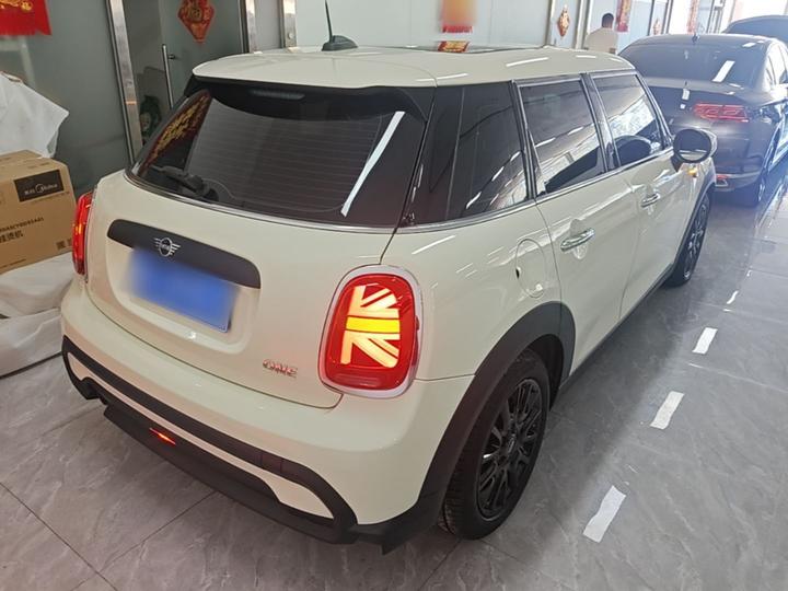 2023 1.5T ONE 5-Door photo 5