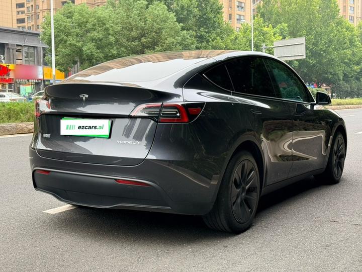 Model Y 2024 RWD photo 3