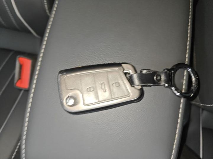 Tiguan L 2024 300TSI AT RWD photo 8