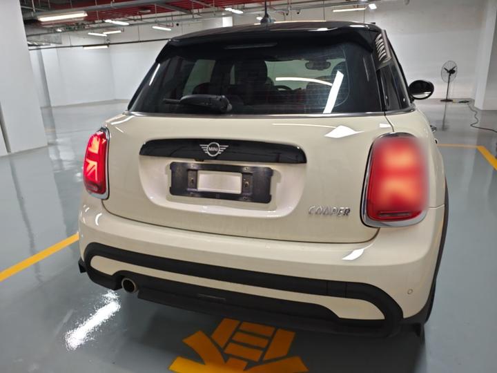 2022 1.5T COOPER Classic 5-Door photo 5