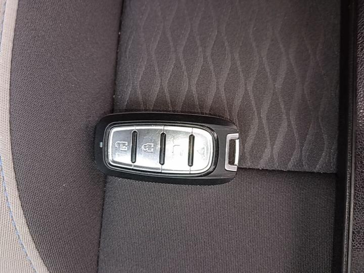 2021 351km Luxury photo 8