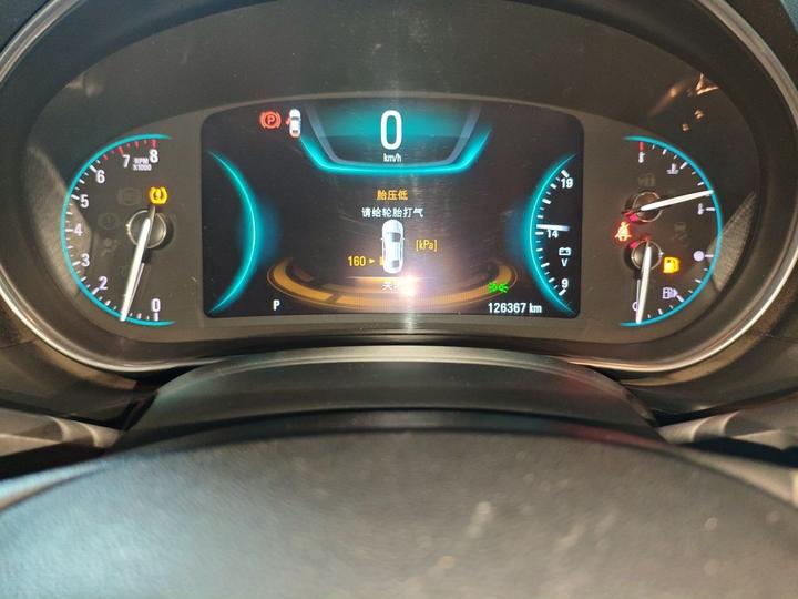 Regal 2015 1.6T Elite Tech photo 6
