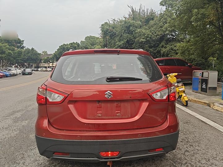 2015 1.6L CVT RWD Progressive photo 5