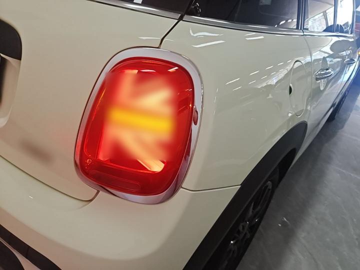 2023 1.5T ONE 5-Door photo 7