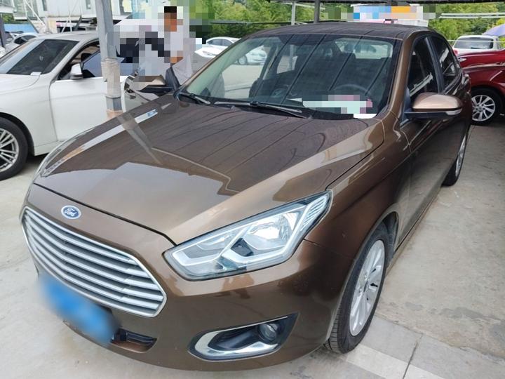 Escort 2015 1.5L MT Fashion