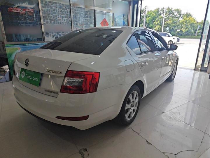 Octavia 2017 Classic 1.6L AT Standard photo 4