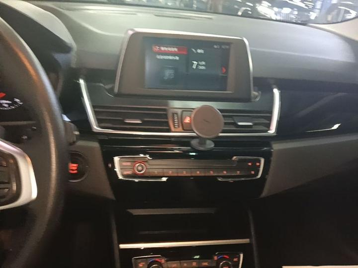 2 Series Wagon 2019 218i Leading photo 8