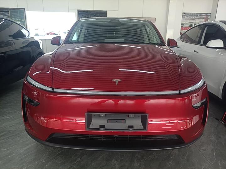 Model Y 2025 RWD photo 2