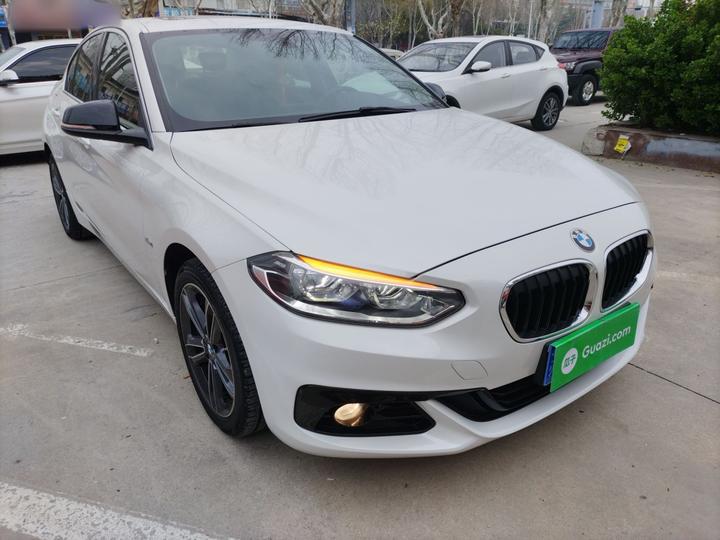 1 Series 2018 118i Sport photo 3
