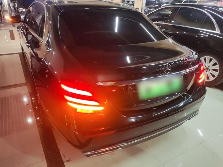 E-Class EV 2020 E 300 e L photo 3