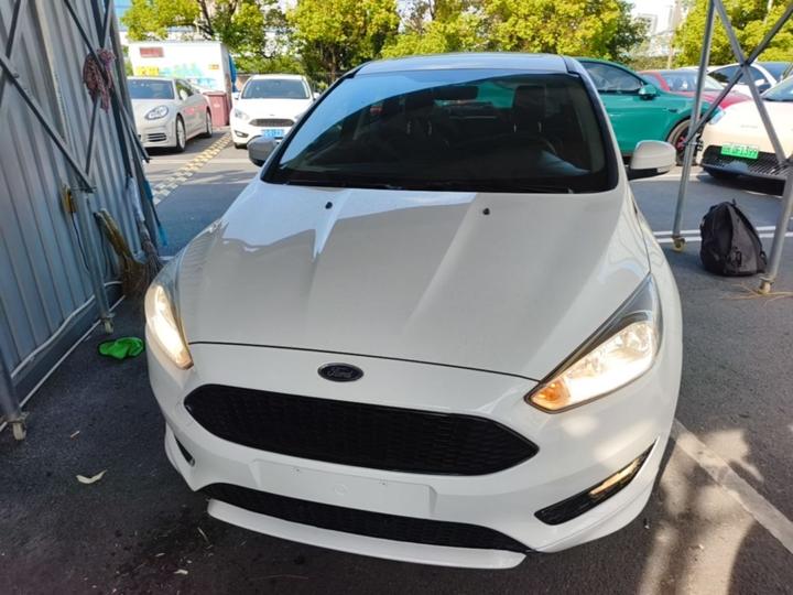 Focus 2017 Hatchback EcoBoost 180 AT Elite photo 2