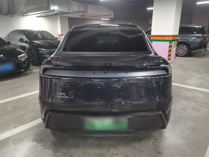 Model Y 2025 RWD photo 3