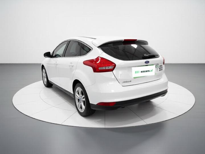 Focus 2015 Hatchback 1.6L AT Comfort photo 4