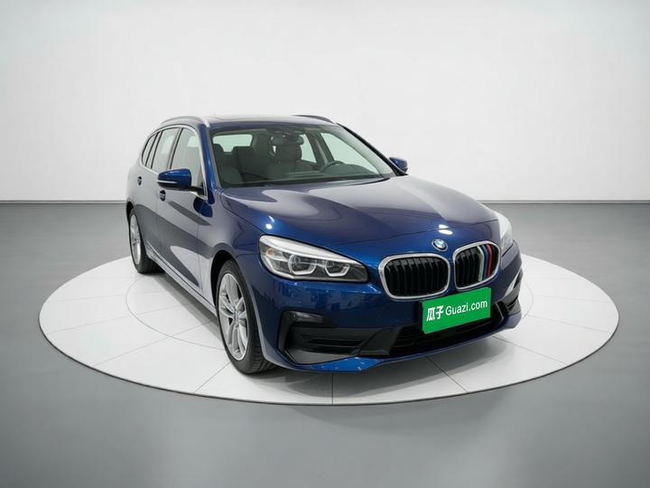 2 Series Wagon 2019 220i Leading photo 3