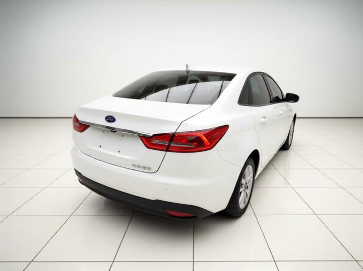 Escort 2019 1.5L AT photo 6