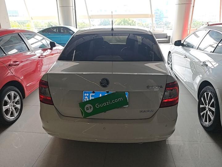 Rapid 2015 1.6L MT photo 5