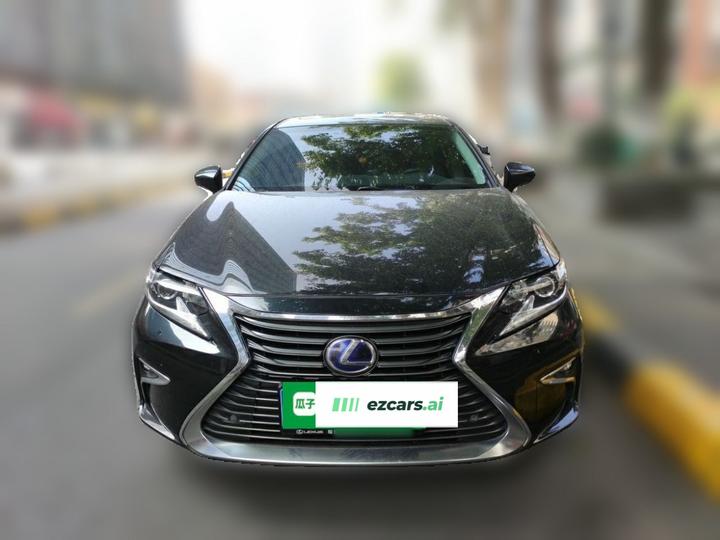 ES 2015 300h Comfort photo 2