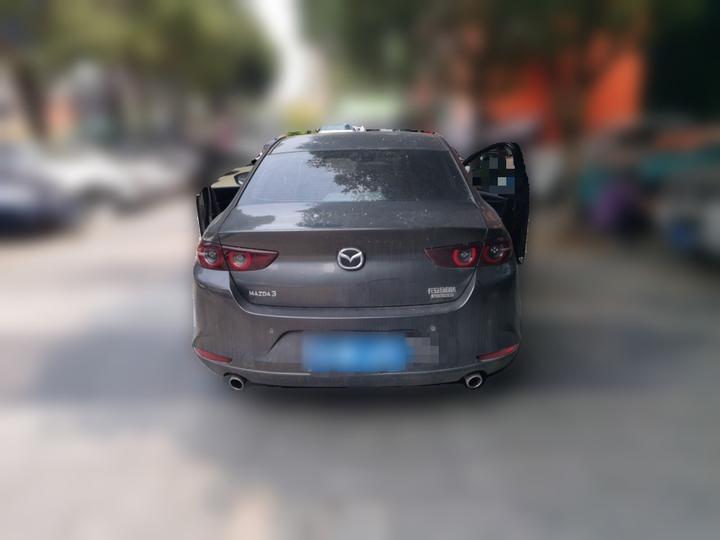 3 Axela 2023 2.0L AT photo 5
