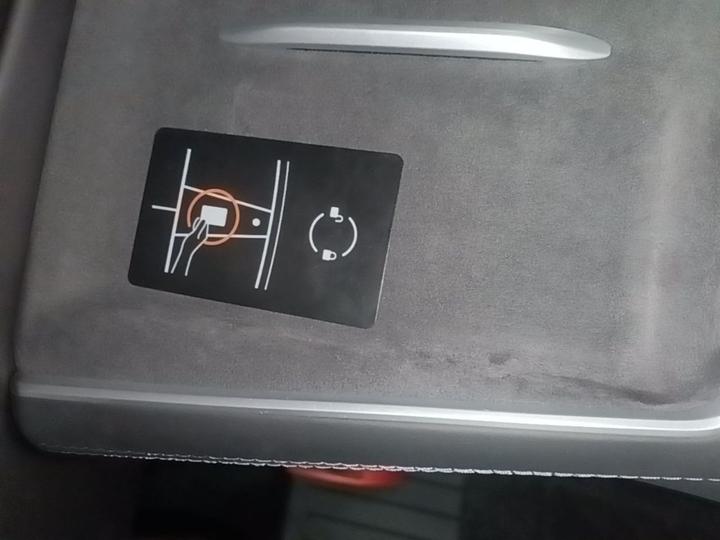 Model Y L 2025 Long Range AWD photo 8
