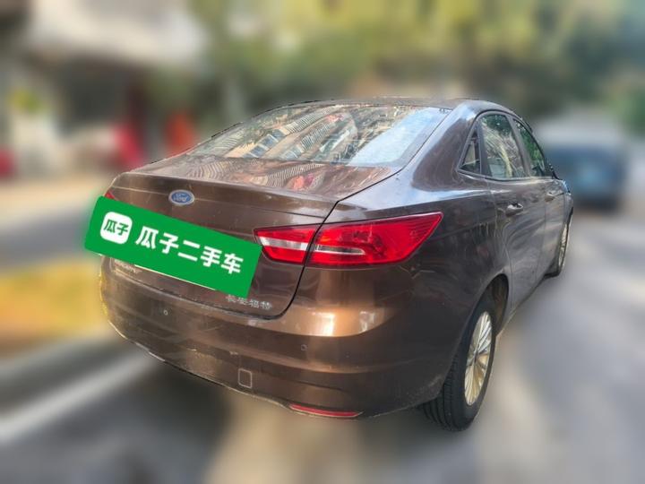 Escort 2015 1.5L AT Comfort photo 6