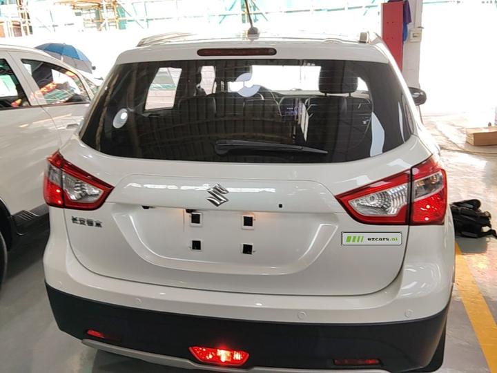 2014 1.6L CVT RWD Elite photo 5