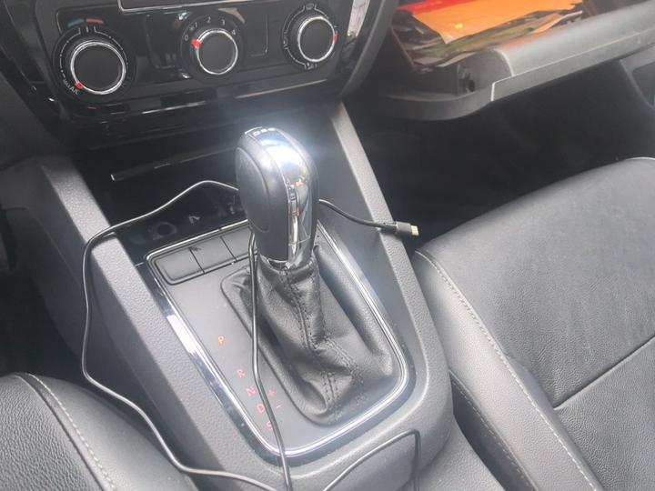 Sagitar 2015 230TSI AT Comfort photo 6