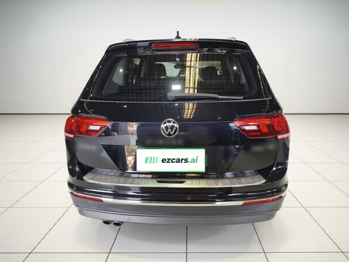Tiguan L 2021 330TSI AT RWD Smart photo 3