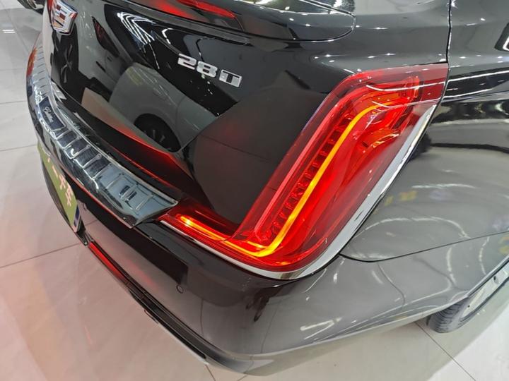 XTS 2018 28T Tech photo 7
