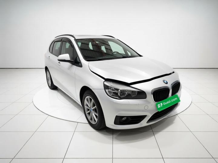 2 Series Wagon 2016 218i Fashion photo 3