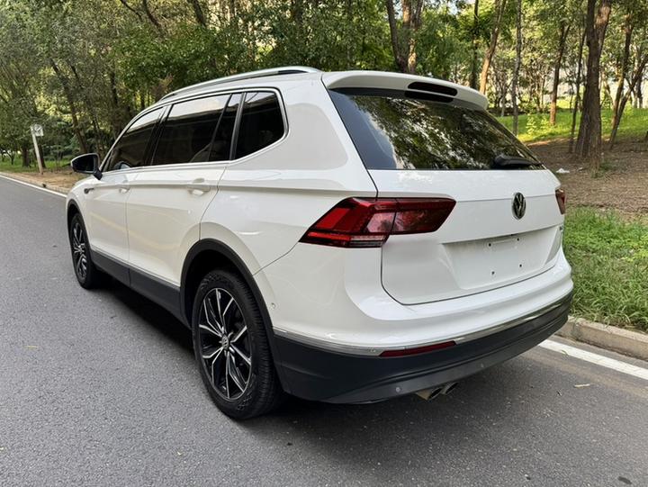 Tiguan L 2017 330TSI AT RWD Flagship photo 3