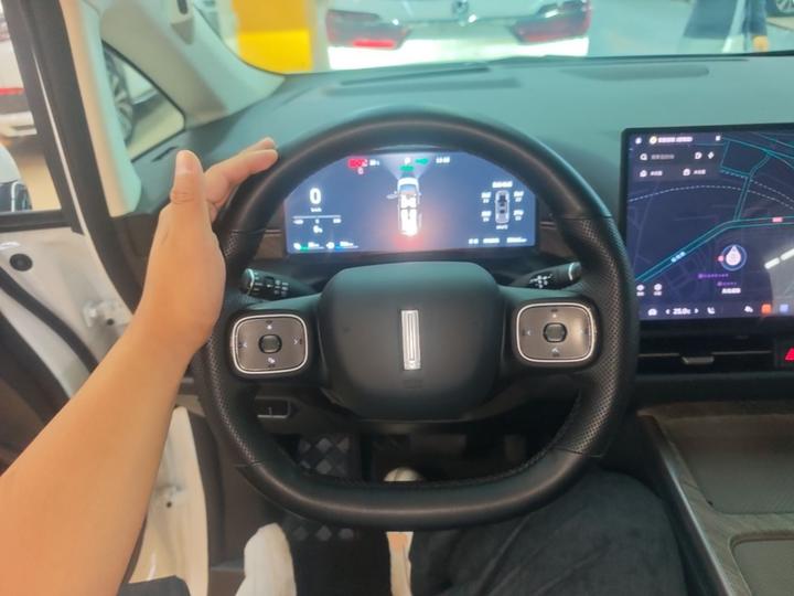 2025 AWD 8 photo 2