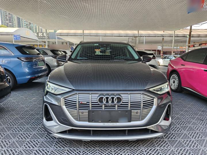 e-tron 2021 50 quattro photo 2