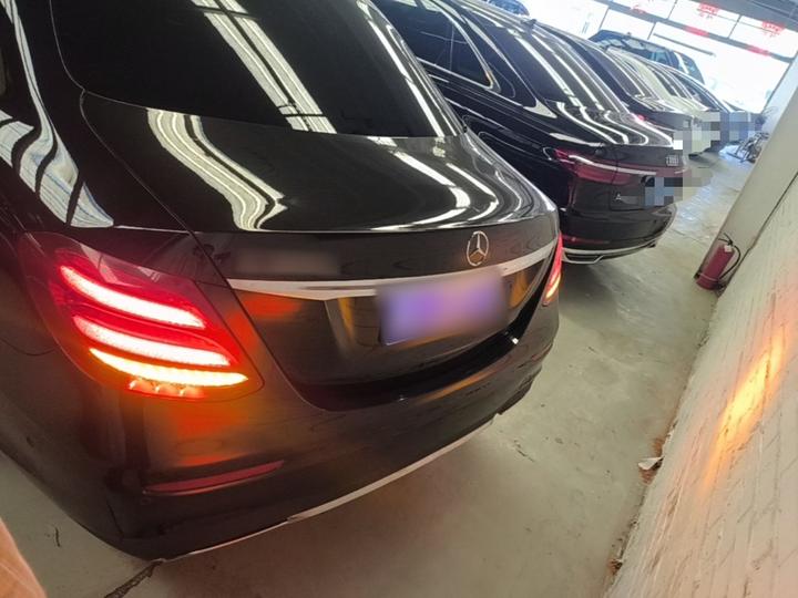E-Class 2017 E 300 L Sport Luxury photo 3